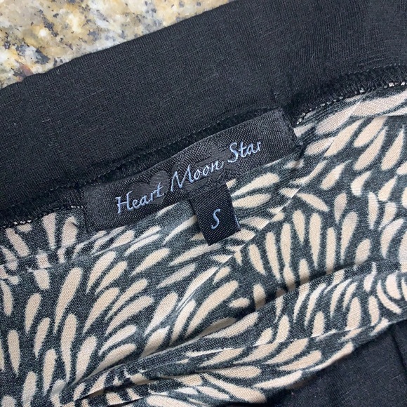 Sleeveless Asymmetrical Top with Tie in Back 🖤 - Picture 5 of 7